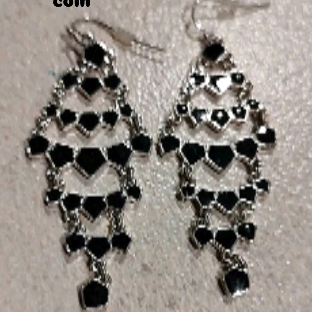Chandelier Dangling Silver Tone Black Heart. Wire Earrings